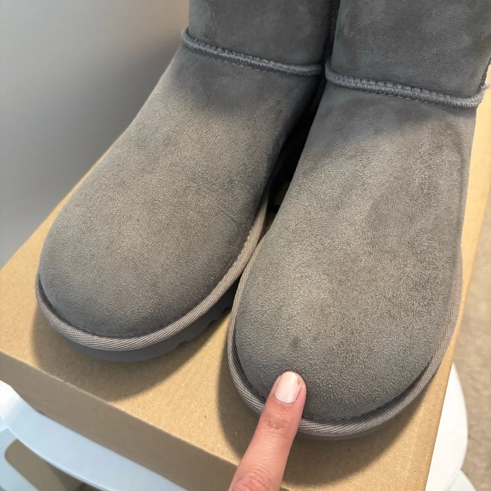UGG Classic Mini II Boot in Smoke Plume Size 6 Women’s